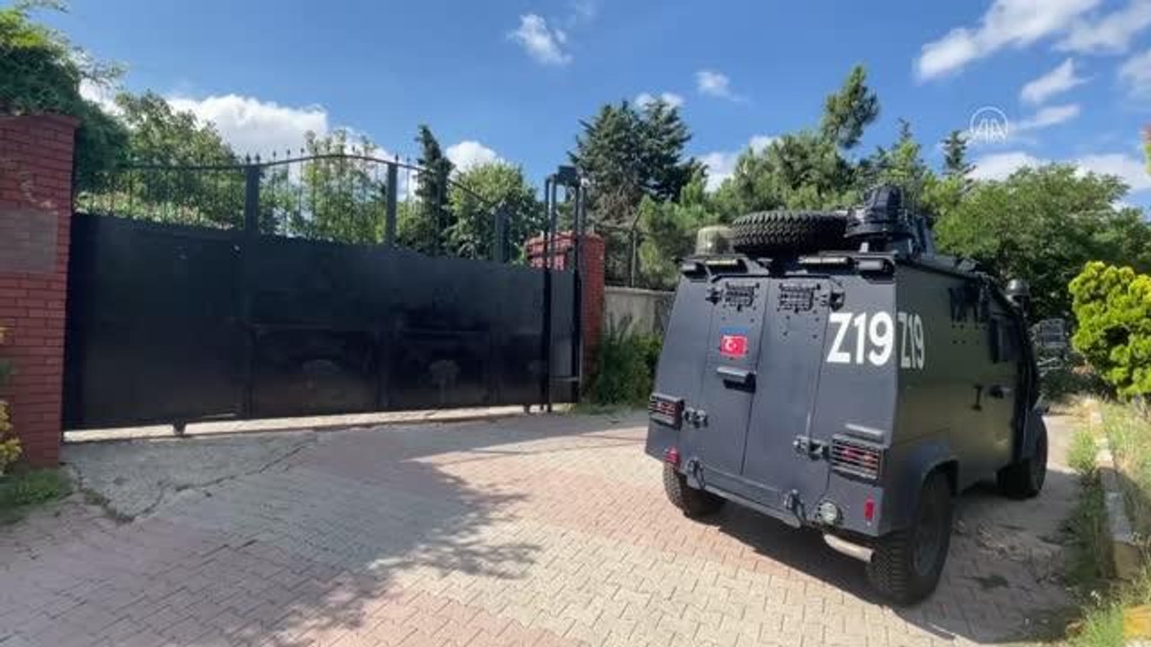 Hasköy Musevi Mezarlığı'nda bazı mezar taşları tahrip edildi