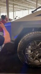 شاهد سيارة تيسلا Cybertruck على ارض الواقع