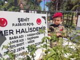 15 Temmuz Kahramanı Şehit Halisdemir'in kabrine ziyaretçi akını