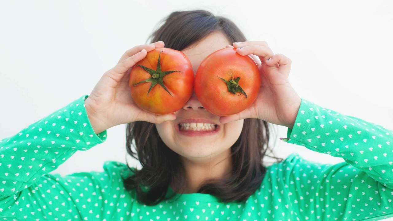 Tomatenflecken entfernen: Das sind die besten Hausmittel