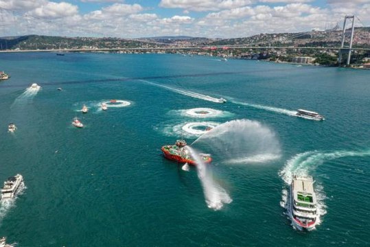 Kıyı Emniyeti, şehit ve gaziler anısına deniz araçlarıyla saygı seyri yaptı