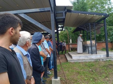 BIÇAKLA BABASINI ÖLDÜRÜP, ANNESİ VE KIZ KARDEŞİNİ YARALAYAN ŞÜPHELİ TUTUKLANDI