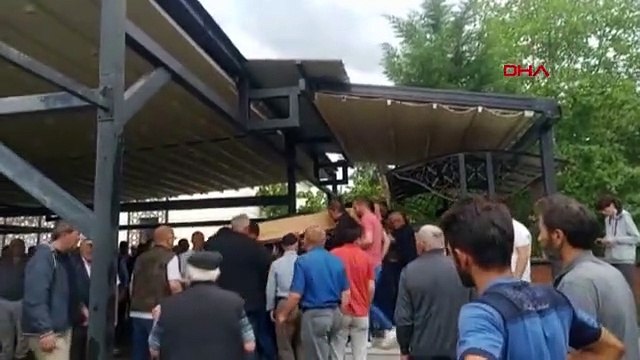 BIÇAKLA BABASINI ÖLDÜRÜP, ANNESİ VE KIZ KARDEŞİNİ YARALAYAN ŞÜPHELİ TUTUKLANDI