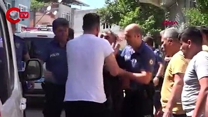 Ailesine kızdı, bıçakla kendini rehin aldı