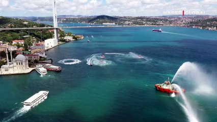 Şehit ve gaziler unutulmadı... İşte İstanbul Boğazı'ndaki o görüntüler