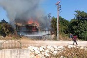 Son dakika haberi... Antalya'da yangında bir ev kullanılamaz hale geldi