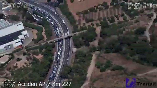Retenciones en la AP-7 por un accidente entre un camión y un turismo sin heridos