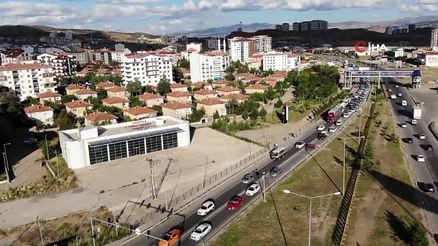 43 ilin geçiş güzergahında trafik yoğunluğu: Tatilciler dönüş yoluna geçti
