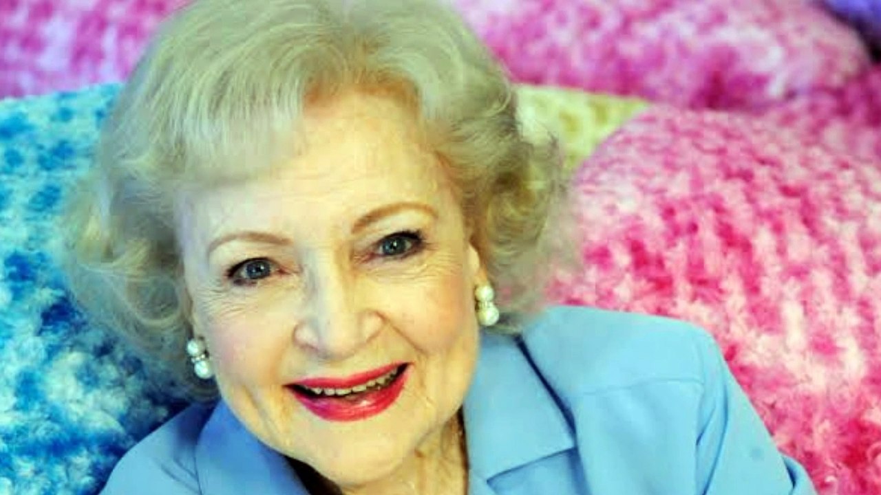 Betty White is back in her new style | The Golden Girls reappeared in their beautiful style