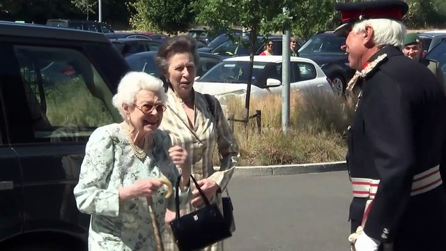 No Comment: Hospice-házba látogatott II. Erzsébet királynő