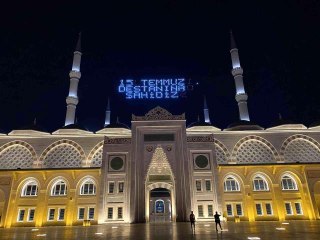 Son dakika... 15 Temmuz yıl dönümünde Çamlıca Camii'nden sela sesler yükseldi