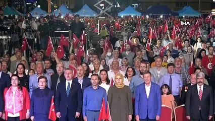 Kocaeli'de 15 Temmuz Demokrasi ve Milli Birlik Günü programına binlerce kişi katıldı