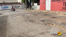 Motoristas reclamam de buracos em rua de Cajazeiras próximo à Secretaria de Infraestrutura