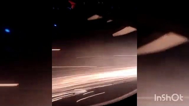 Avião solta faíscas durante decolagem em Florianópolis