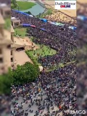 শ্রীলঙ্কায়  রাষ্ট্রপতি ভবন ঘেরাও ,এক ভয়ঙ্কর পরিস্থিতি