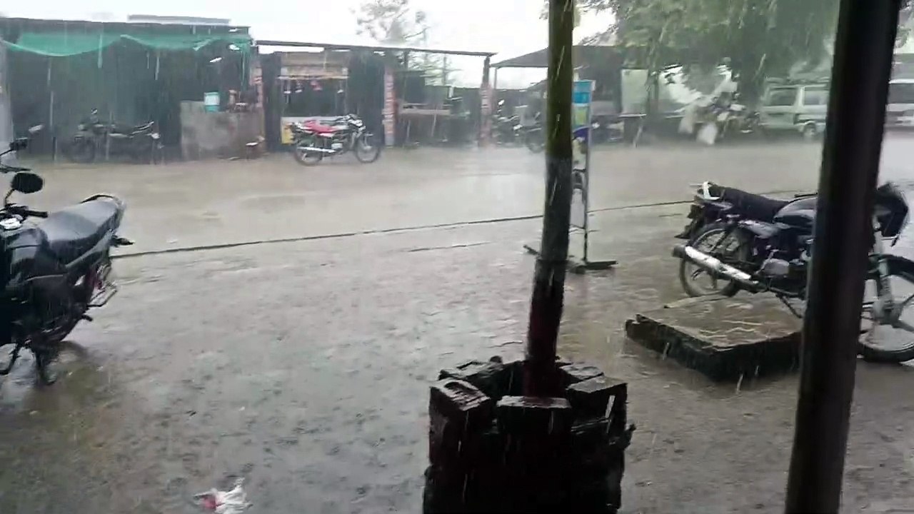 Video : बूंदी में एक घंटा झमाझम बारिश, लाइन पुलिस रोड पर भरा पानी