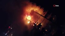 Demir döküm fabrikasında patlamanın ardından yangın çıktı.