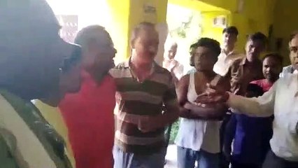 सरपंच ने ग्रामीणों के साथ किया था स्कूल का दौरा