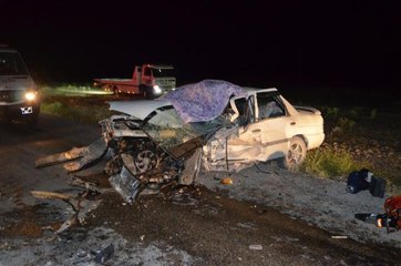 KAMYONETLE OTOMOBİL ÇARPIŞTI 1 ÖLÜ, 6 YARALI