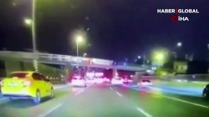 E-5 Karayolu'nda "makas" zincirleme kazaya neden oldu! O anlar kamerada