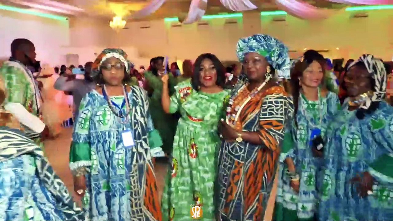NASA Arrivée de ses Majesté de Bangoua, Bandounga, Batchingou dans la salle de fête