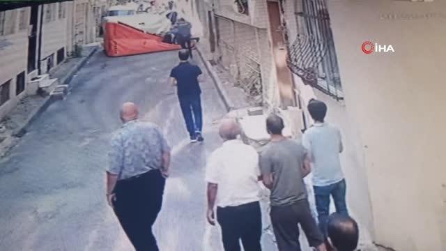 Son dakika: Geçen yıl özel harekatçılar yakalamıştı... Evini ateşe verip balkondan atlayan genci itfaiyecinin ani refleksi kurtardı