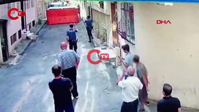 Evini ateşe verip balkondan atladı: İtfaiye eri son anda kurtardı