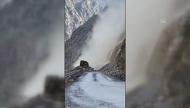 Artvin'de heyelan: Köy yolu ulaşıma kapandı