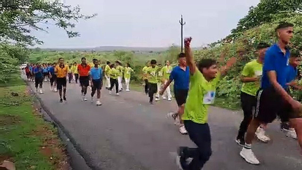 राष्ट्रीय मिलिट्री स्कूल के हीरक जयंती समारोह पर मैराथन का हुआ आयोजन...देखें वीडियो