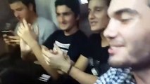Otobüsteki ırkçı saldırı sonrası Çerkesçe şarkı söyleyen gençlerin videosu gündem oldu