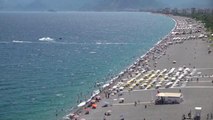 Antalya sahillerinde bayram tatili yoğunluğu sürdü