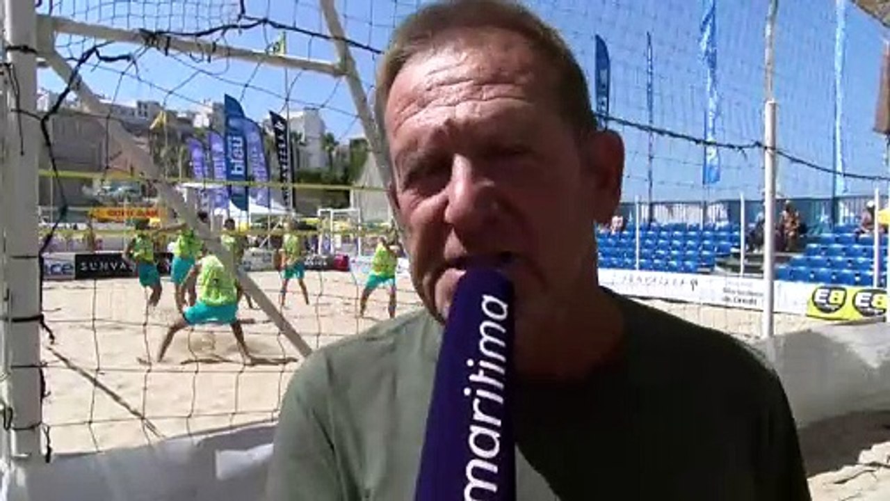 Ça smashe au tournoi international de beach-vol...