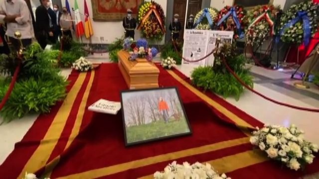 Ecco chi c'era a rendere ultimo omaggio a Eugenio Scalfari