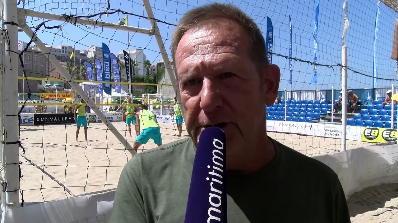 Ça smashe au tournoi international de beach-vol...