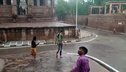 मंडोर के देवलों में झमाझम बारिश, दे​खिए वीडियो