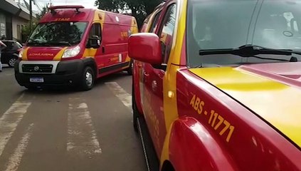 Veículo Sandero atingido por outro carro na Rua Erechim ainda permanece no local do acidente