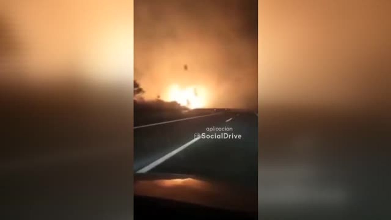 El incendio que empezó en Casas Viejas y entró en el parque natural de Monfragüe ha quemado ya 3.000 hectáreas