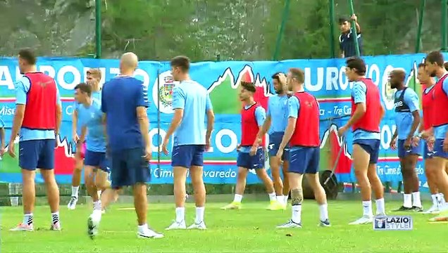 Lazio, bagno di folla per Lotito ad Auronzo