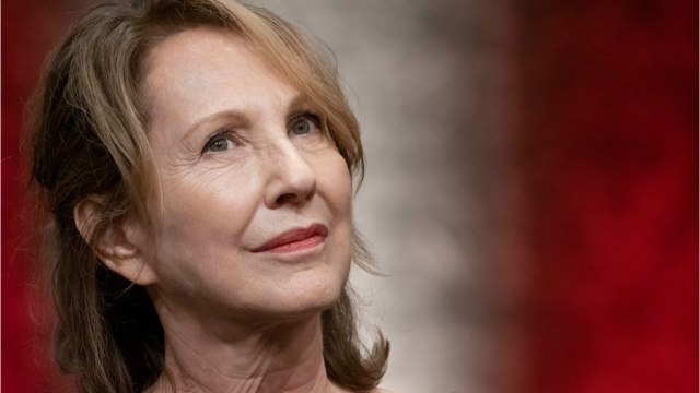 GALA VIDÉO - “On était si jeune…” : Nathalie Baye nostalgique, ce cliché inédit avec Johnny et leur fille Laura