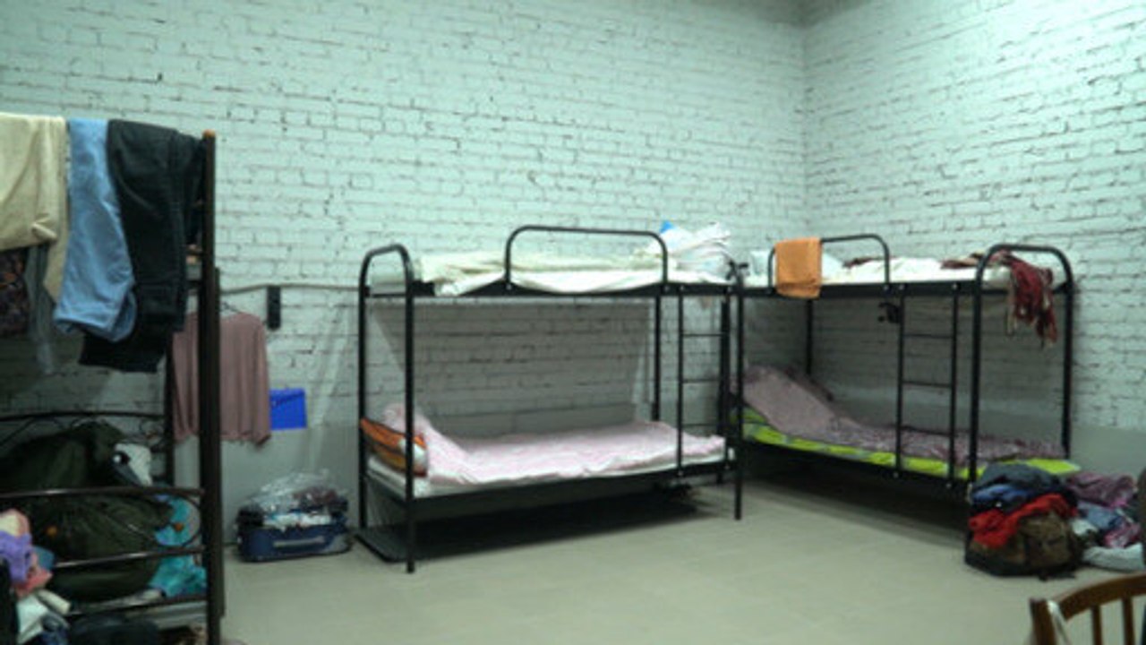 Construyen búnkeres en edificios de oficinas en Leópolis