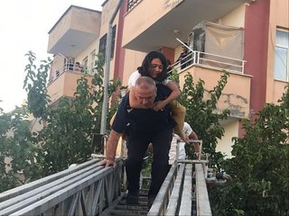 NUSAYBİN'DE BODRUM KATTA YANGIN ÇIKTI; 5 KİŞİ DUMANDAN ETKİLENDİ