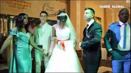 Kıtaları aşan bir aşk hikayesi! Fildişi Sahili'nde tanıştılar, Denizli'de evlendiler!