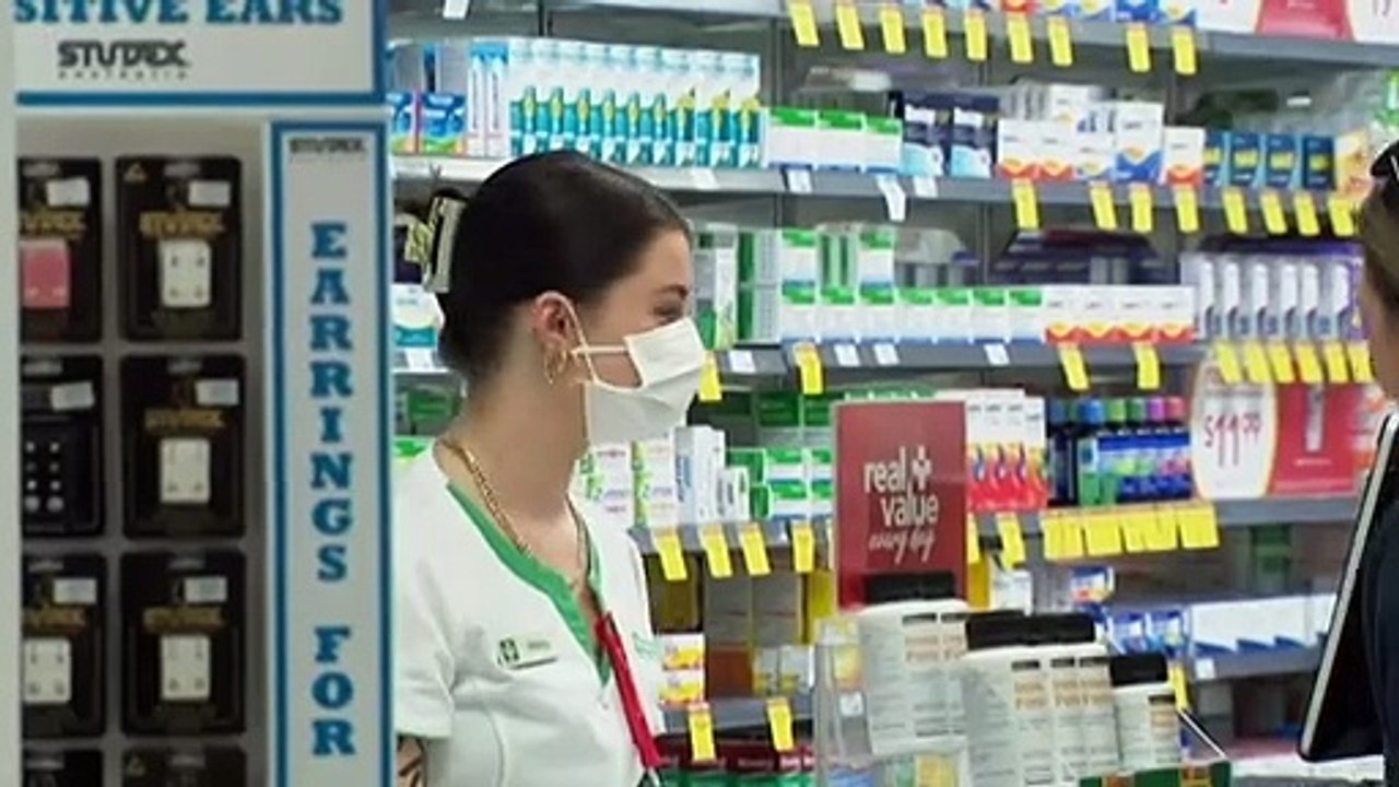 Queenslanders advised to wear masks indoors as third COVID wave worsens