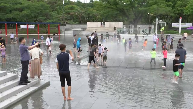 [날씨] '제헌절' 내륙 무더위 속 곳곳 기습 소나기 / YTN