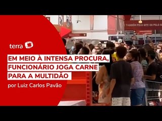 Pessoas se aglomeram para comprar carne em promoção no Ceará
