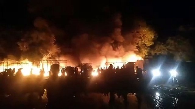 फल मंडी में लगी भीषण आग, 12 से ज्यादा दुकानें खाक