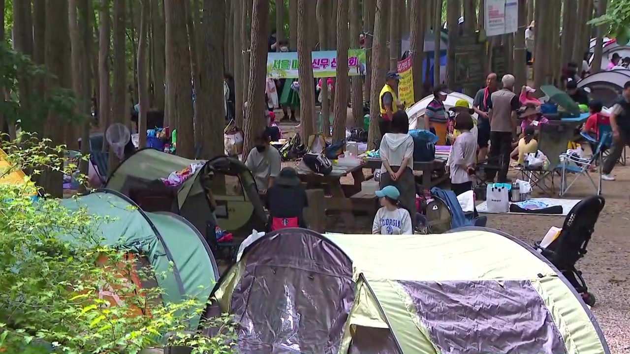 도심 알뜰 피서지 '북적'..."올 여름 휴가는 가까운 곳에서" / YTN