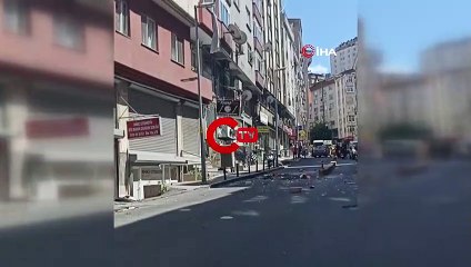 Şişli’de ilginç anlar: Eşinin tutuklandığını öğrenince eşyaları sokağa attı