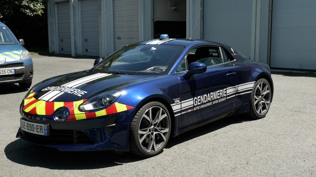À bord de l'Alpine A110 de la gendarmerie, qui traque les chauffards en excès de vitesse