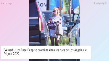 Télécharger la video: Lily-Rose Depp : crop-top noir et ventre à l'air, la fille de Vanessa Paradis et Johnny Depp fait une apparition surprise